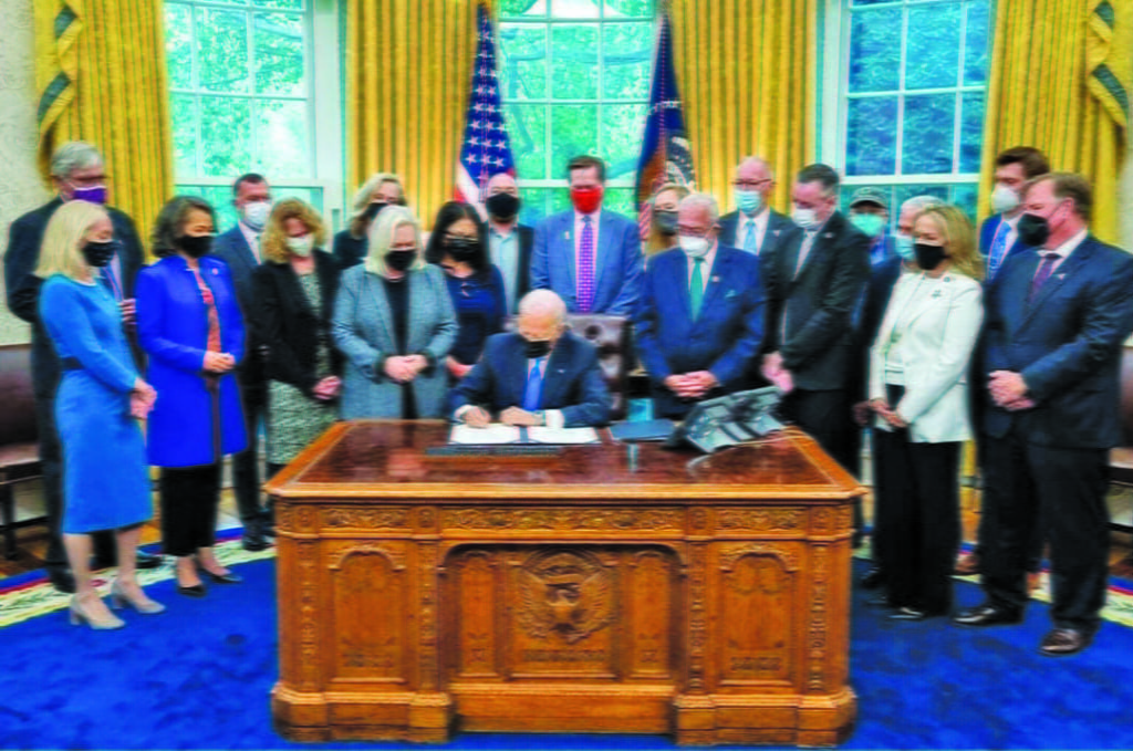 20211020 133642 9 1120National20Memorial20Trail20Oval20Office20signing - Bucks County Beacon - President Biden signs legislation for 9/11 Trail 