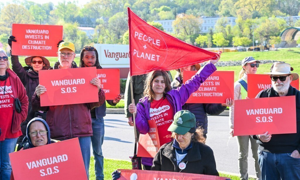 Vanguard SOS - Bucks County Beacon - How Protests That Double as Trainings Are Growing This Fossil Fuel Divestment Campaign