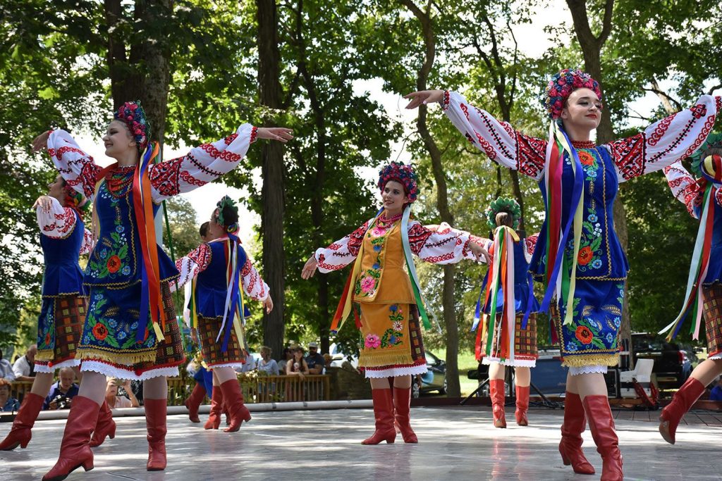 Lady Dancers Beauty - Bucks County Beacon - The 33rd Annual Ukrainian Festival Offers a Chance to Celebrate Ukraine’s Culture While Expressing Solidarity With It’s Fight for Independence