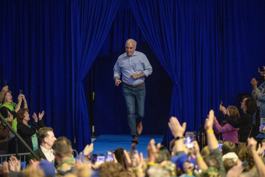 Bob Casey running - Bucks County Beacon - Photo Essay: Bruce Springsteen, Barack Obama and John Legend Headline Philadelphia Rally at Temple University’s Liacouras Center