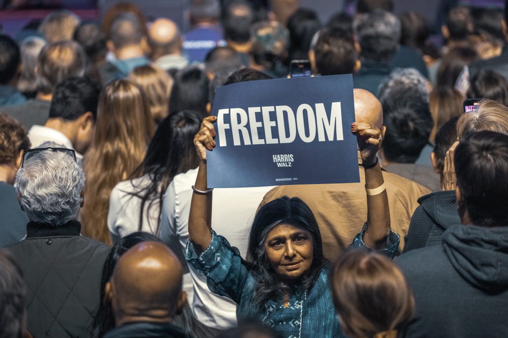 Freedom Bruce - Bucks County Beacon - Photo Essay: Bruce Springsteen, Barack Obama and John Legend Headline Philadelphia Rally at Temple University’s Liacouras Center