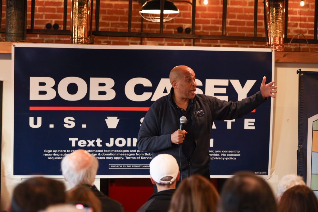 6L2A5380 - Bucks County Beacon - Senator Bob Casey Makes Last Stop in Bucks County Before Election Day