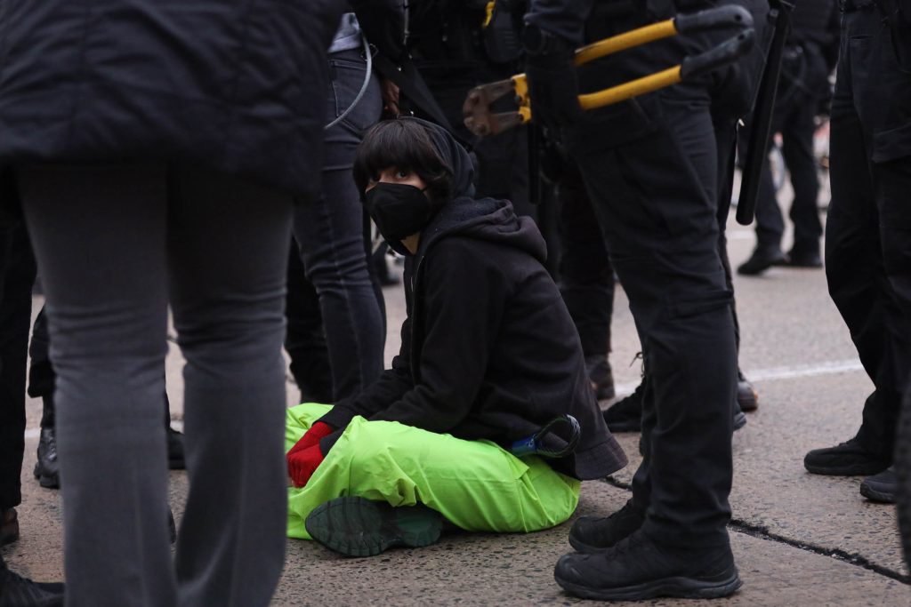 immigration protest protester - Bucks County Beacon - Photo Essay: The March to Defend Immigrants' Lives in Philadelphia