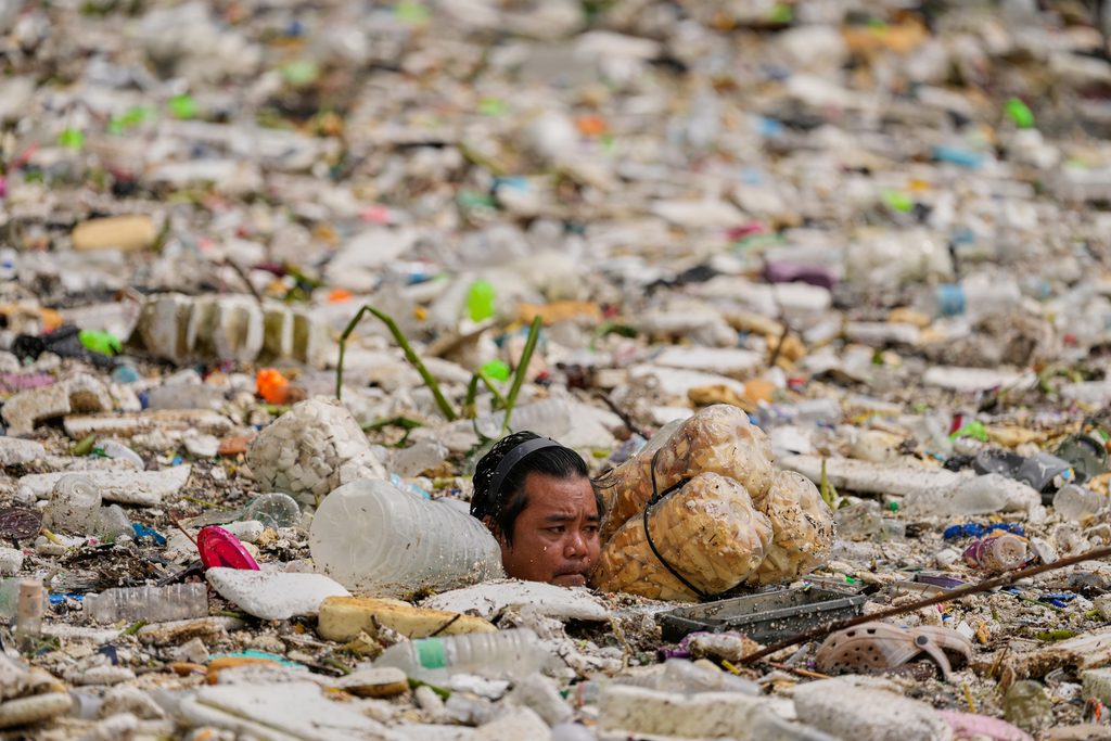 Sea of Garbage - Bucks County Beacon - The World Inches Toward Catastrophic Climate Events: 'Bigger Shocks Are on the Way'
