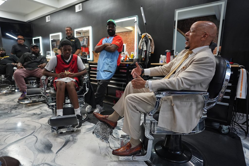 Philly Barbershop Politics 4 1 - Bucks County Beacon - Inside a Philadelphia Barbershop, Black Men Debate Their Political Past and Future